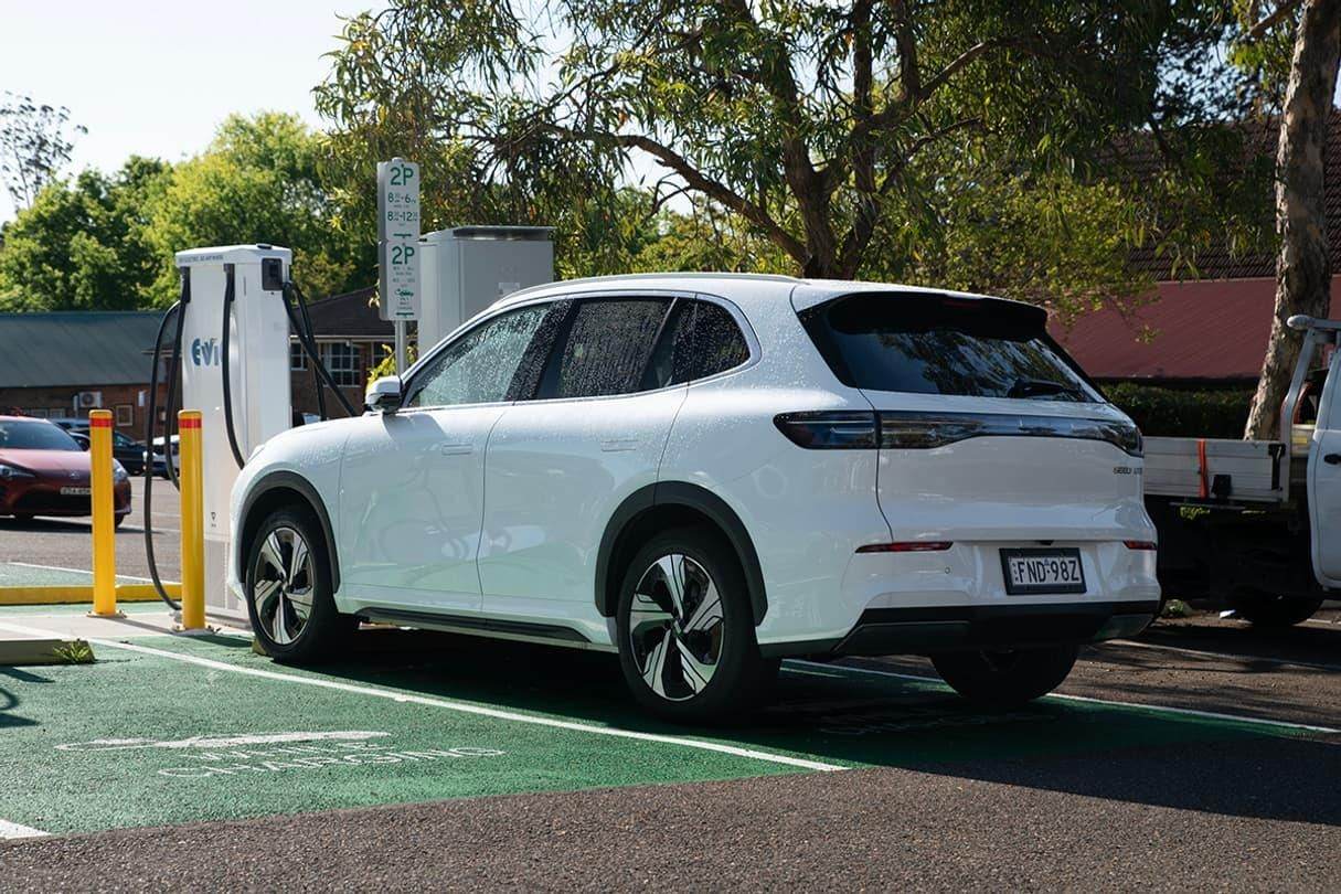 Marea Britanie analizează impunerea taxelor vamale pentru mașinile electrice importate din China