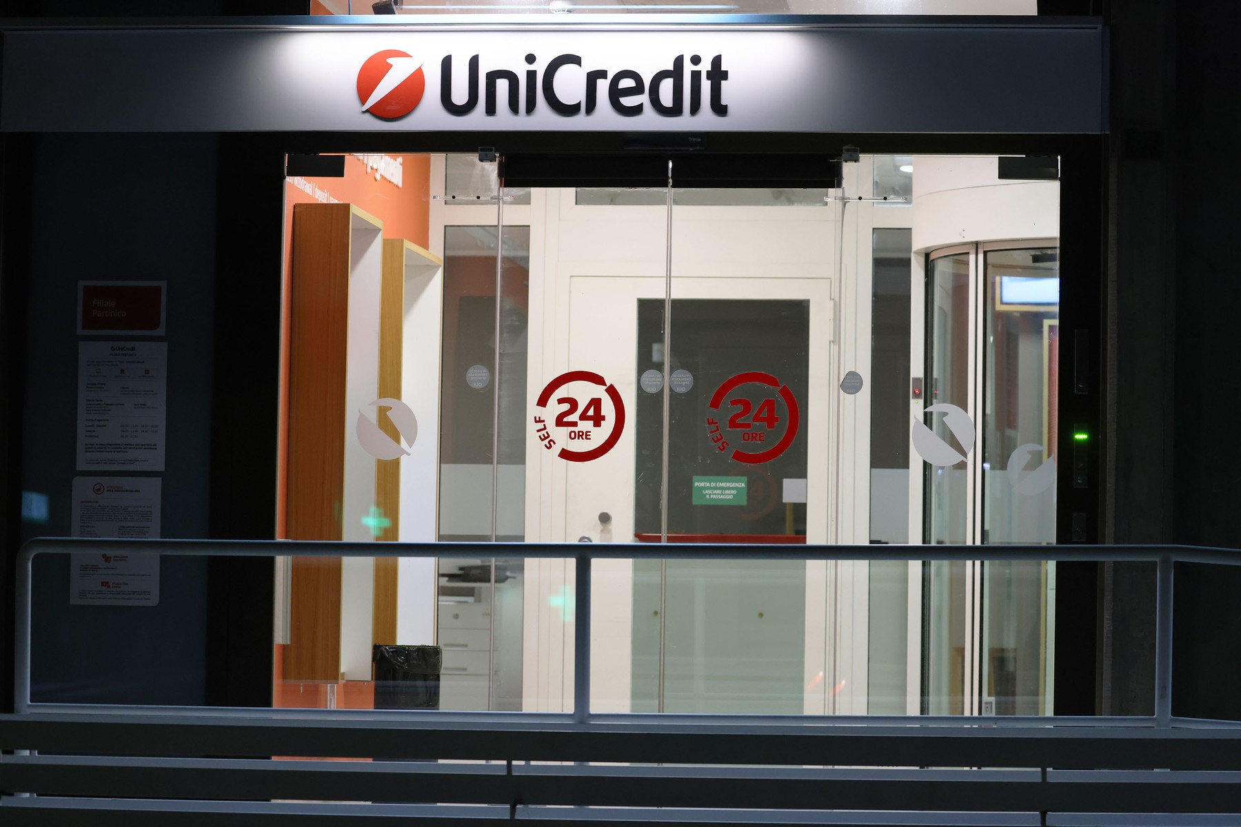 Vladimir Putin a aprobat reorganizarea și vânzarea subdiviziunii rusești a băncii UniCredit