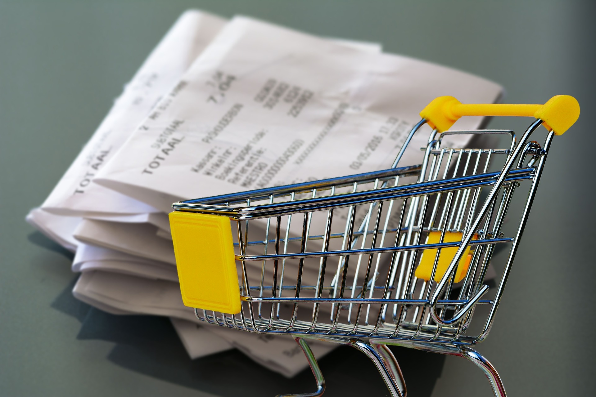 Consumul de amănunt trece în teritoriu pozitiv în august 2026, conform analizei ERSTE