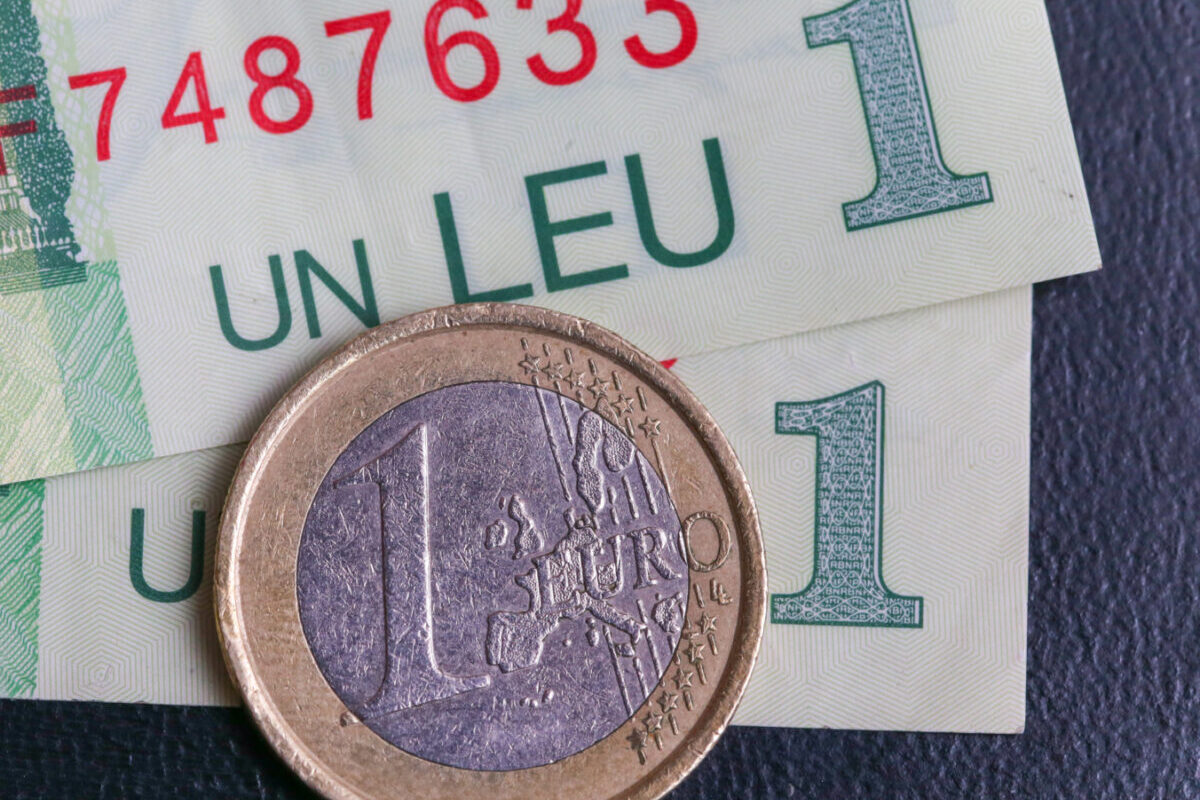 Cursul euro a atins un nou record în fața leului: 5,3527 lei conform BNR