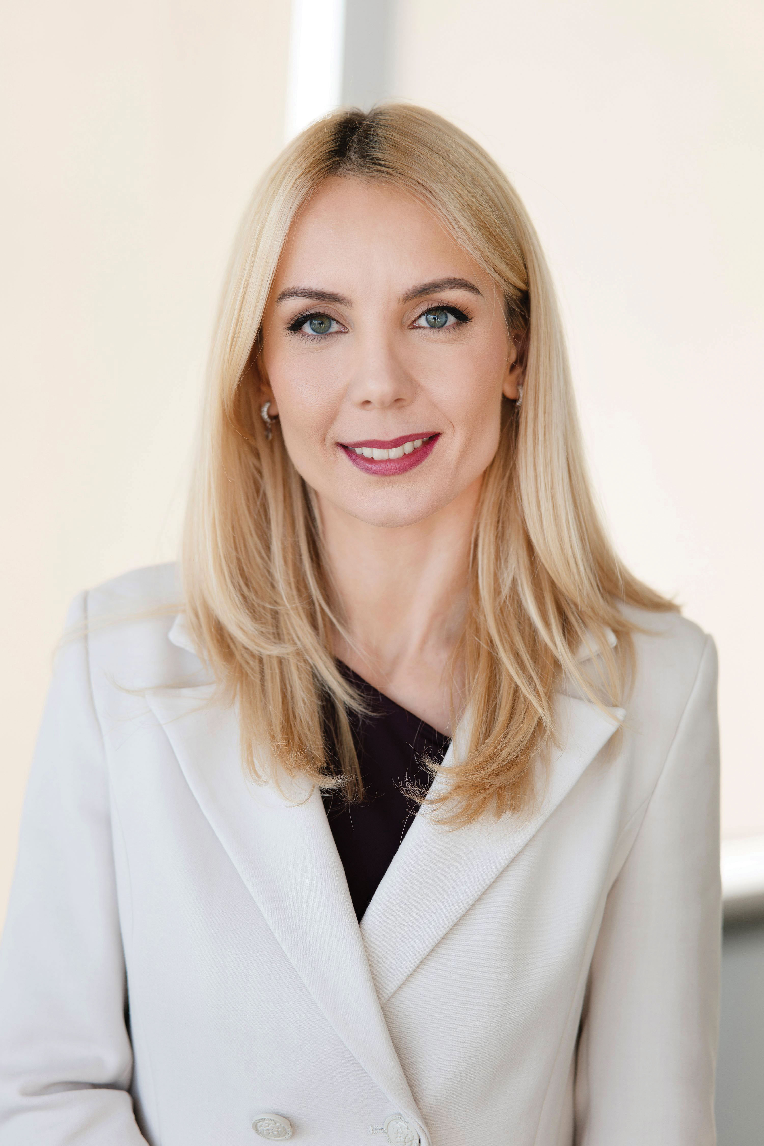Ana Maria Toma ocupă funcția de Director Financiar la Ayvens România