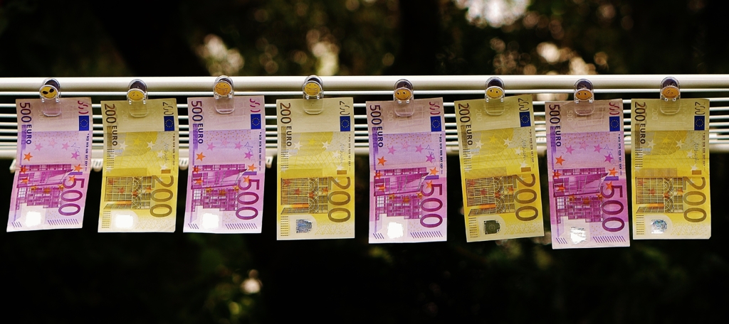 Cursul euro a stabilit un nou record istoric: Banca Națională a României a anunțat 5,3527 lei pentru o monedă europeană
