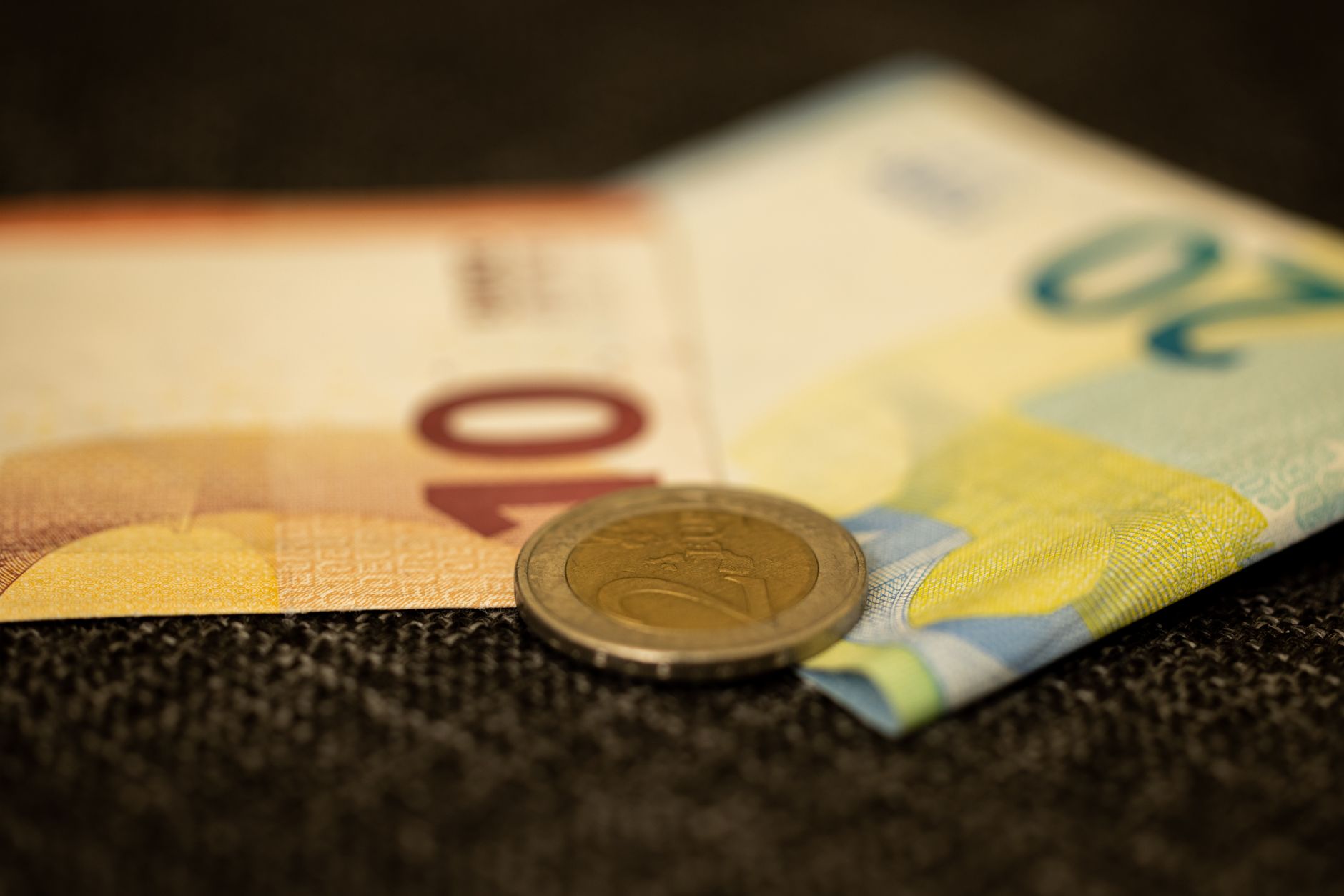 Euro atinge un nou maxim istoric față de leu, conform noilor cotații BNR