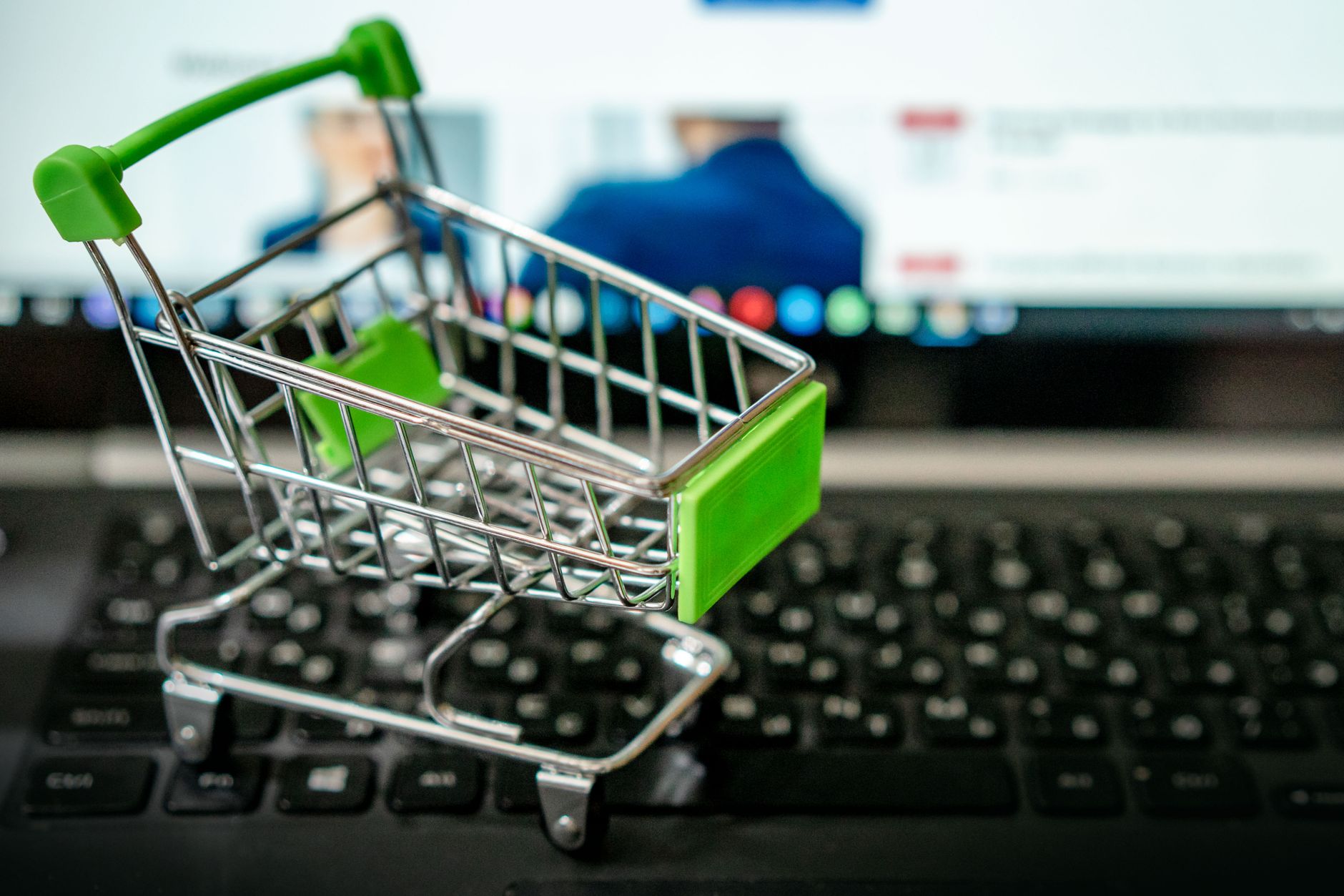 Senior Software lansează Dock9, un ecosistem pentru integrarea vânzărilor digitale B2B și B2C