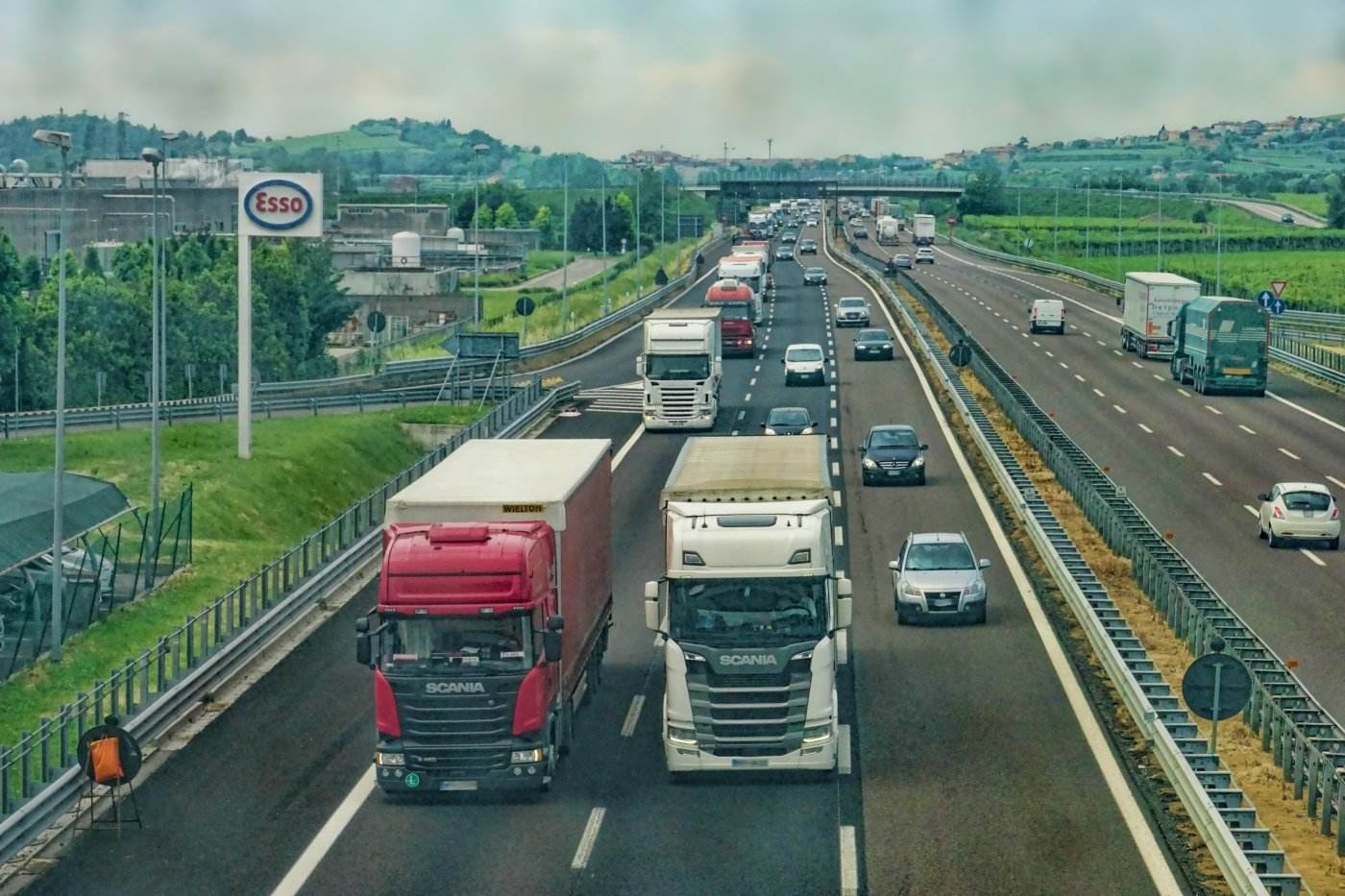 Taxa de drum poate crește prețul transportului rutier cu până la 25%, avertizează UNTRR