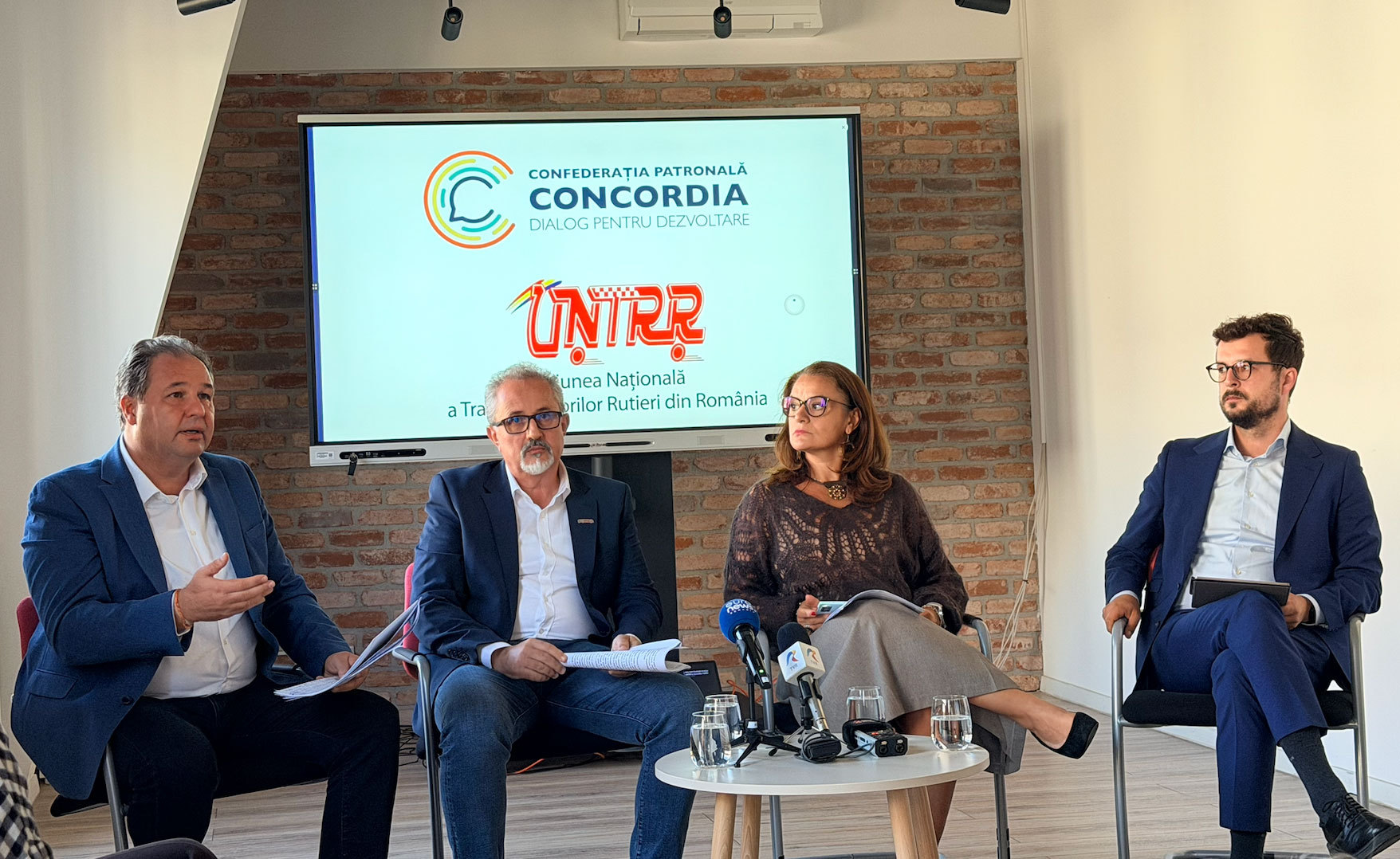 Transportatorii rutieri solicită suspendarea amenzilor cauzate de problemele sistemului TollRo