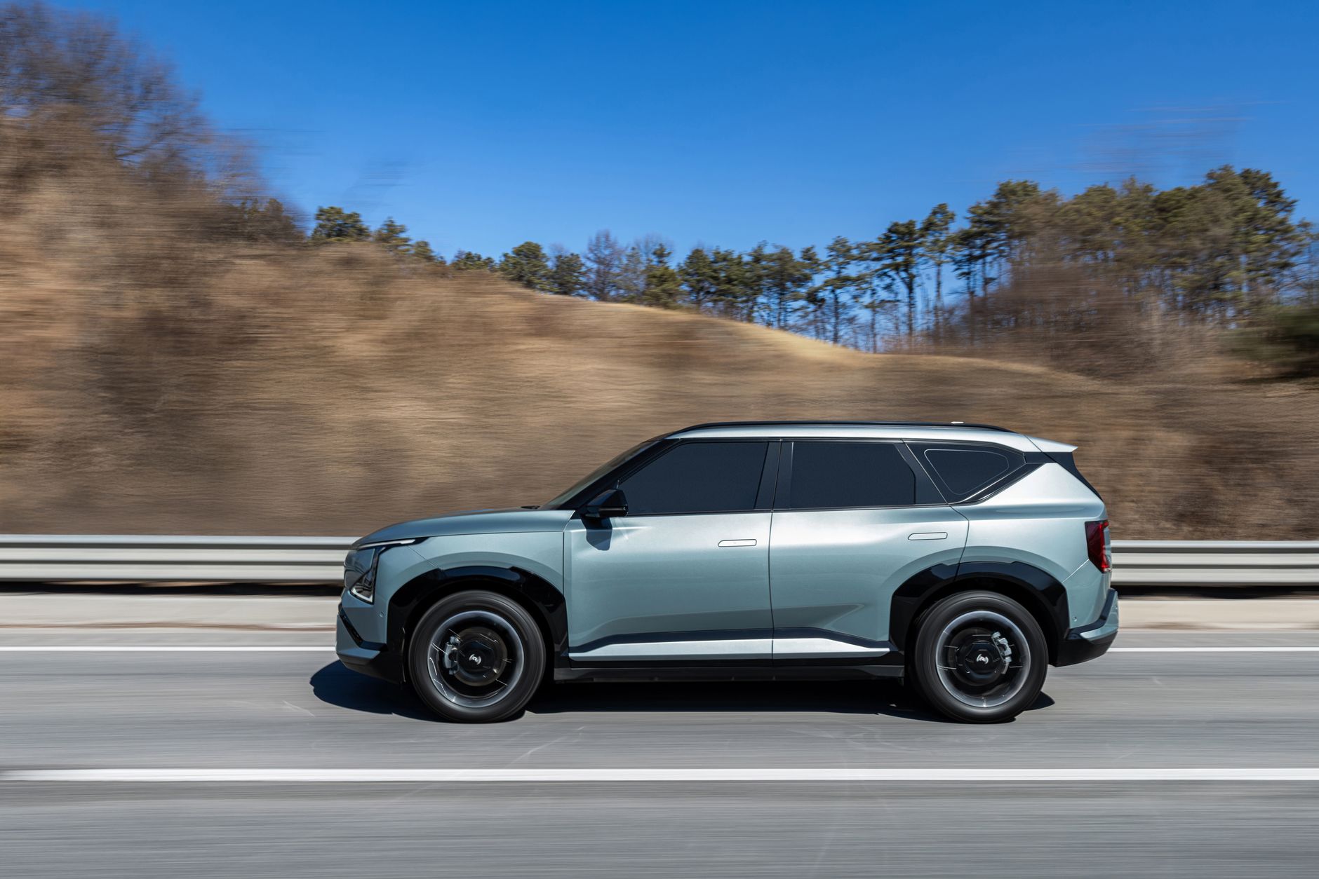 Brandul chinez iCAUR debutează în Europa prin România cu noul SUV V27