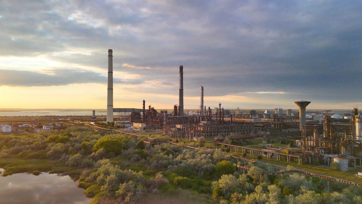 Rompetrol Rafinare investește 44 de milioane de lei într-o centrală fotovoltaică de 9,4 MW la Petromidia
