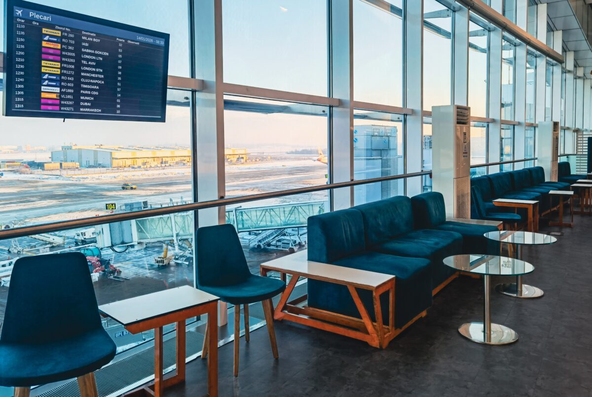 Compania Națională Aeroporturi București licitează modernizarea celor două saloane Business din Henri Coandă