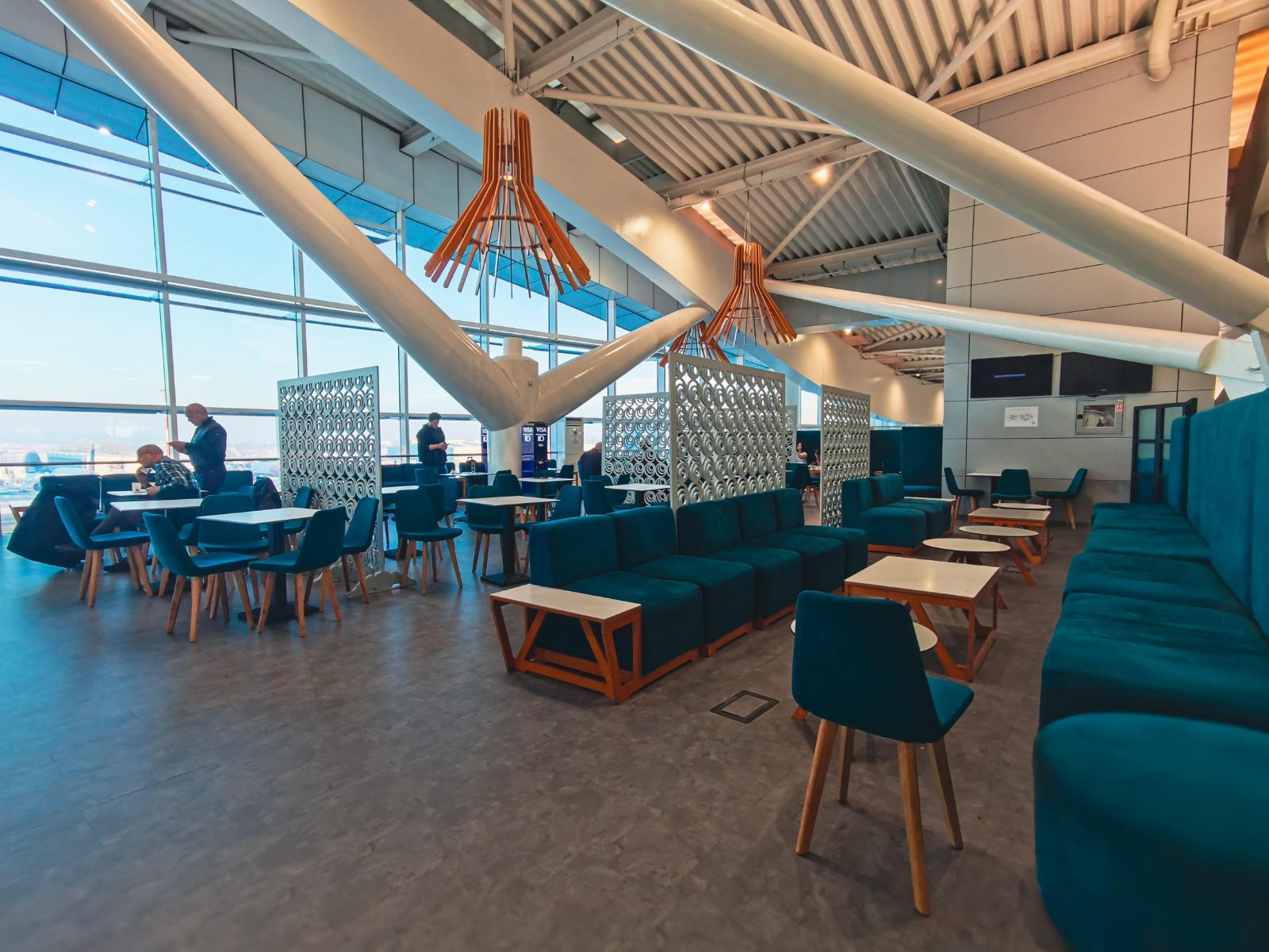 Compania Națională Aeroporturi București licitează închirierea și modernizarea a două saloane business