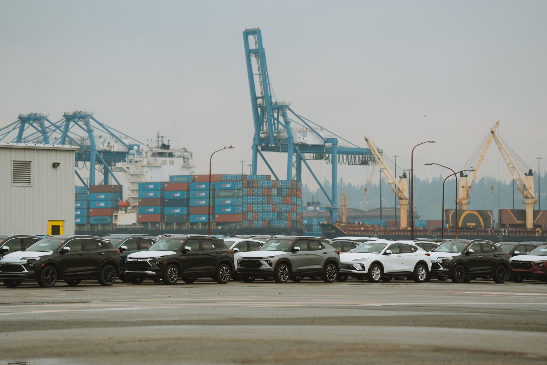 Acord între UE și China pentru limitarea exporturilor de vehicule hibride reîncărcabile