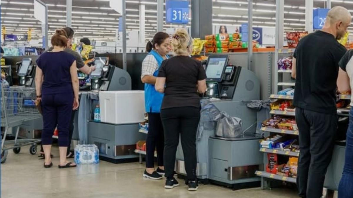 Retailerii renunță la sistemele self-checkout din cauza pierderilor și a defecțiunilor tehnice