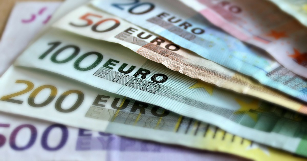 Evoluția cursului valutar BNR pe 16 septembrie 2026: Euro în ușoară creștere, dolarul și francul elvețian în scădere