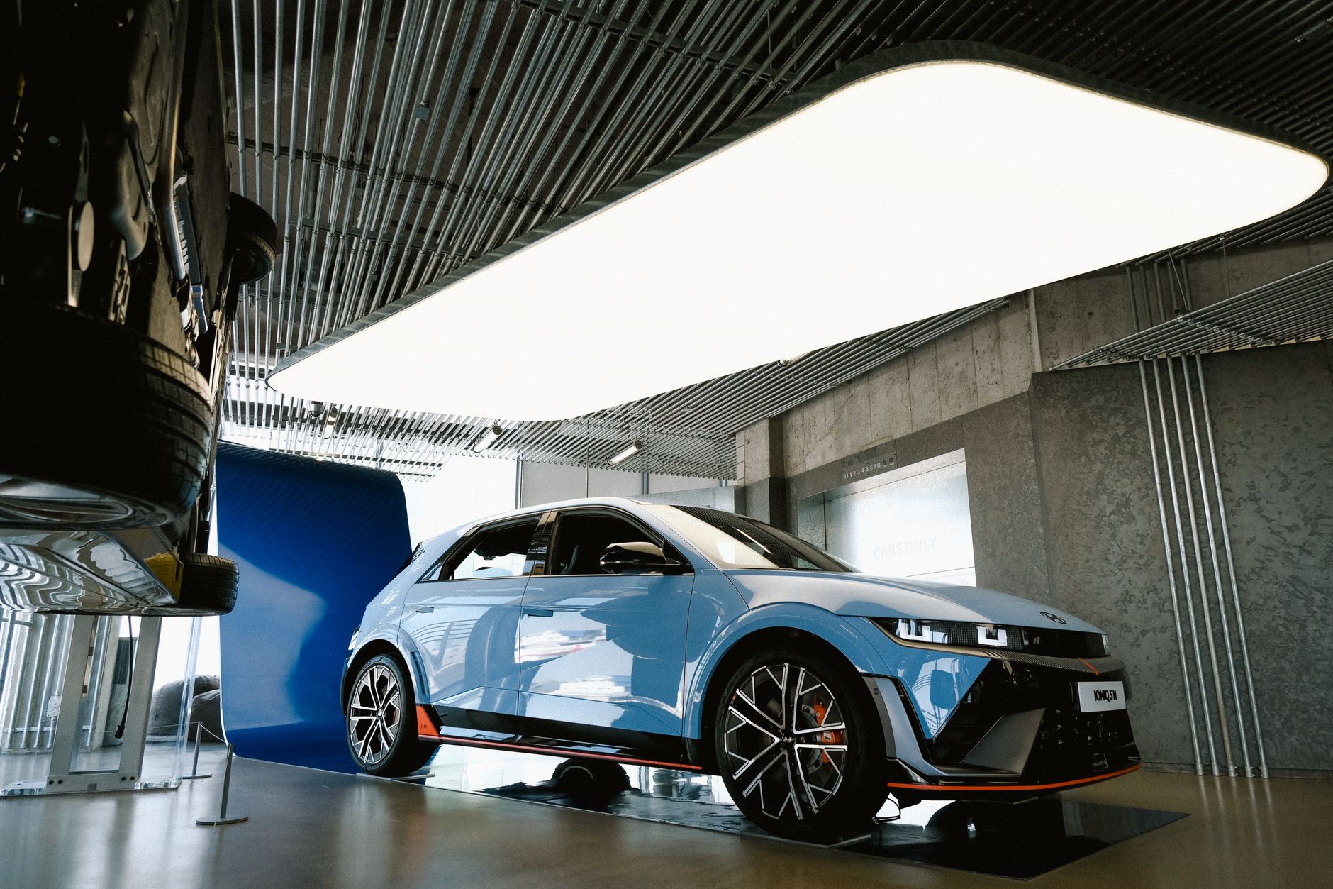 Prezență record a constructorilor chinezi la Salonul Auto de la Paris în contextul concurenței europene