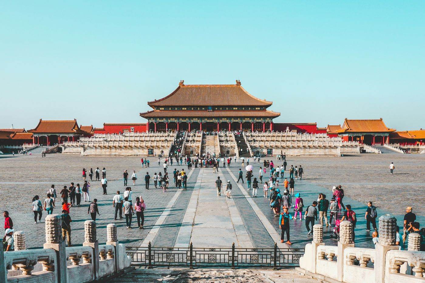 Industria mondială a luxului sub presiune: taxare în China și scăderea consumului în SUA