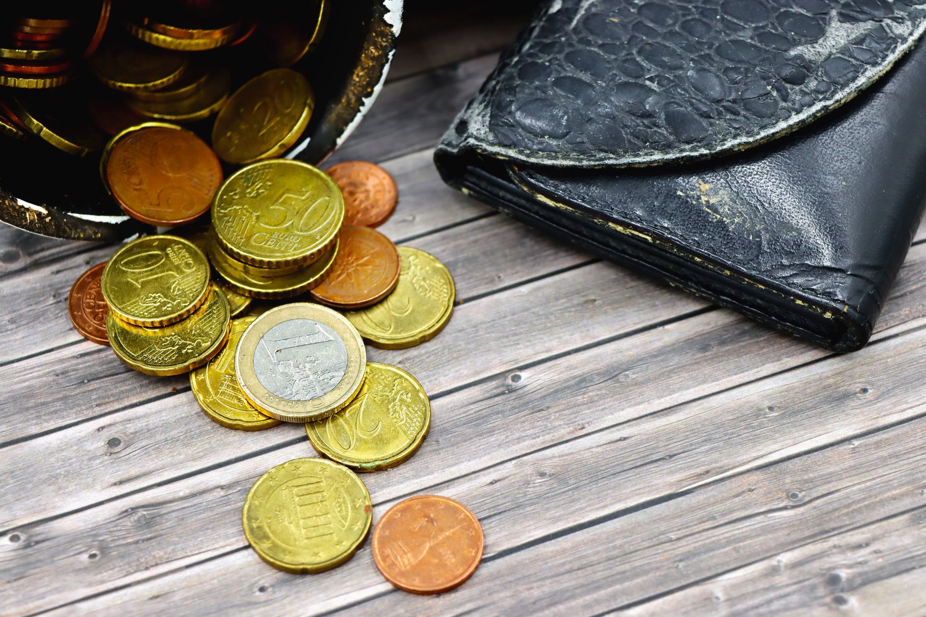 Vulnerabilitate financiară în România: 37,8% dintre cetățeni nu pot acoperi cheltuieli neprevăzute