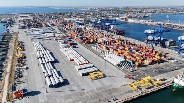Investiție de 53,8 milioane de euro pentru electrificarea terminalului DP World din Constanța