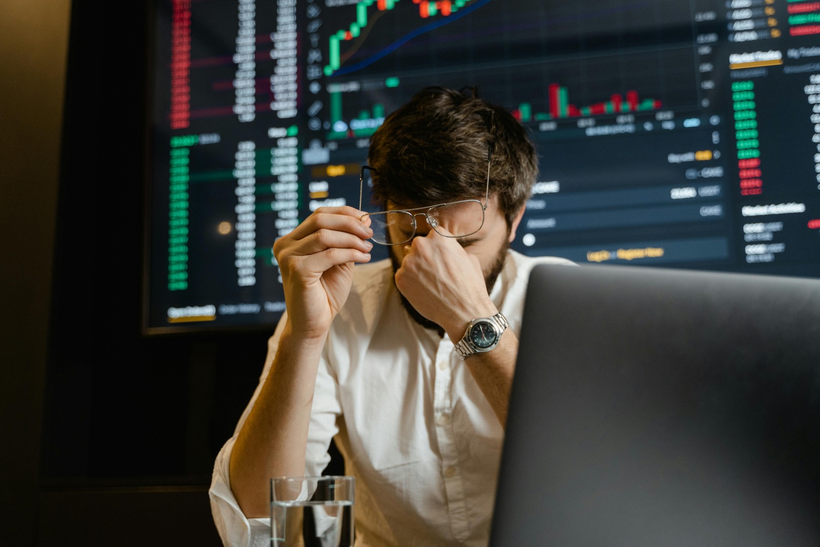 Lipsa unei strategii de investiții afectează 90% dintre românii cu venituri ridicate