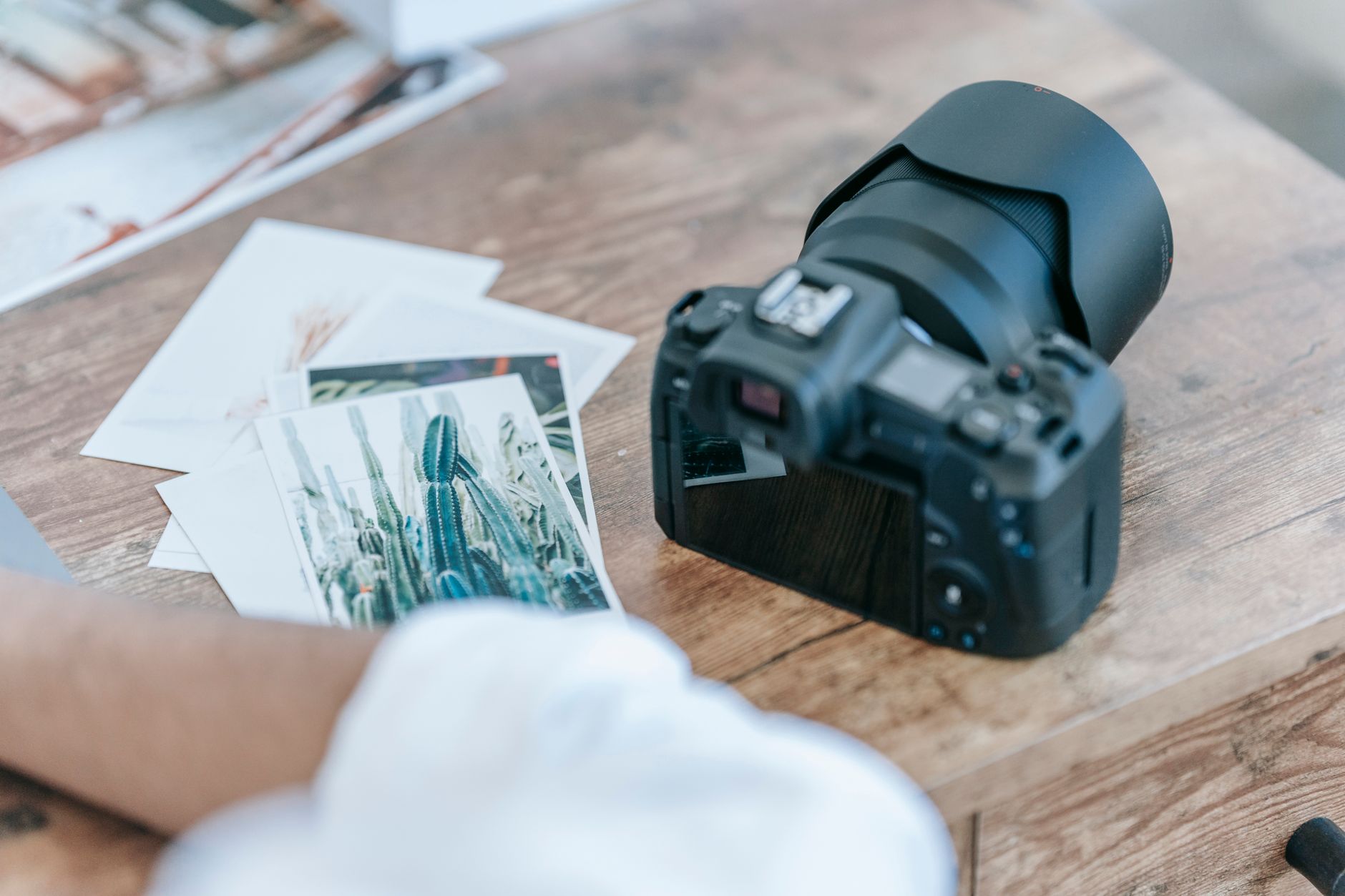Evoluția comerțului online în segmentul foto-video: Analiza strategiilor Photosetup