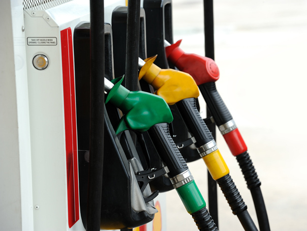 Prețul petrolului Brent depășește pragul de 106 dolari pe baril pe fondul tensiunilor din Orientul Mijlociu
