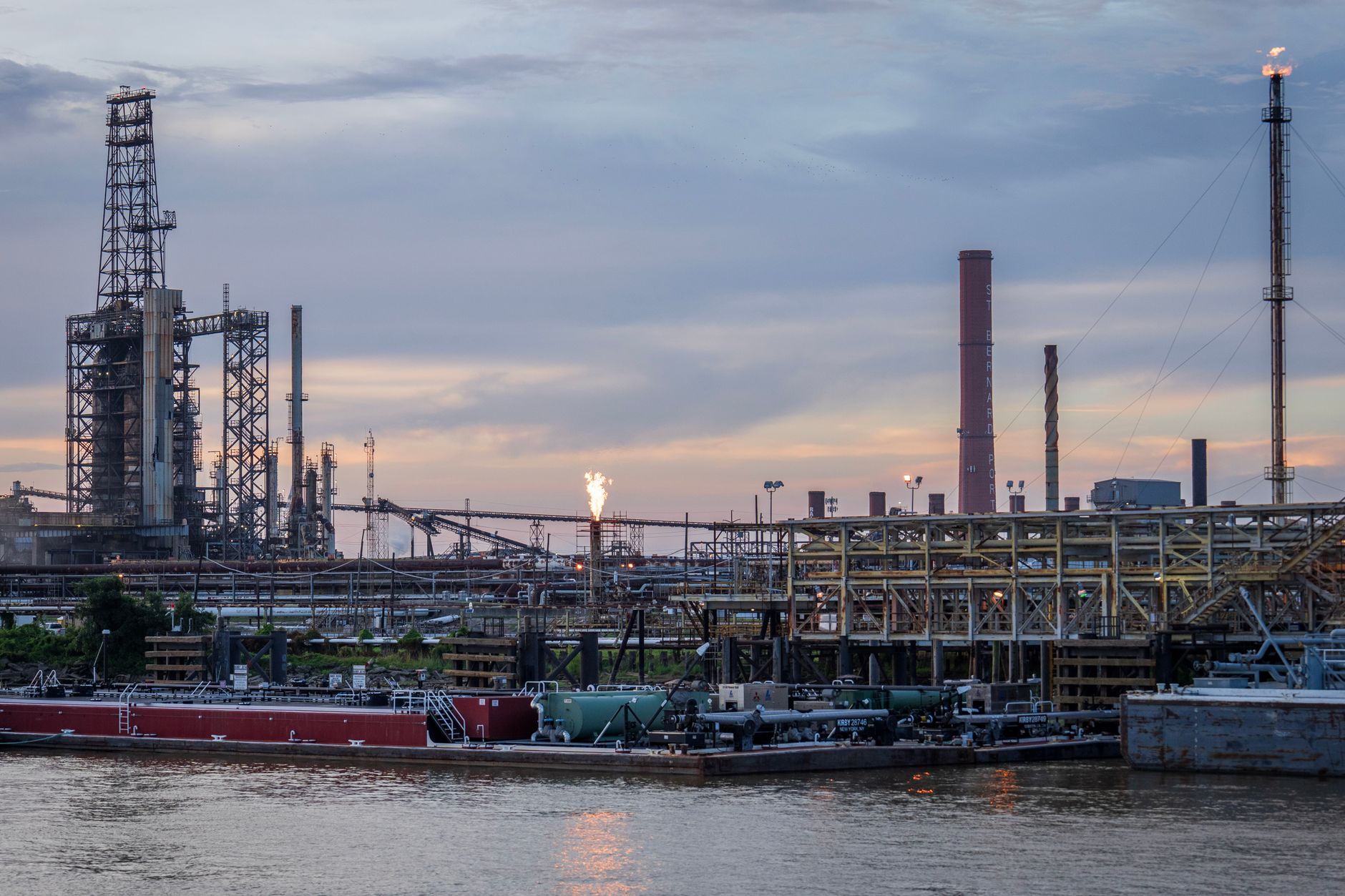 Cotațiile petrolului au crescut semnificativ după atacurile din Arabia Saudită și riscurile din Orientul Mijlociu