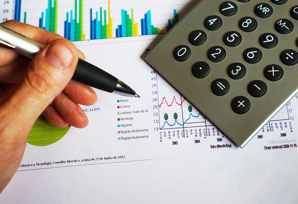 FitchRatings avertizează că Franța ar putea suferi o degradare a ratingului de credit din cauza datoriei publice
