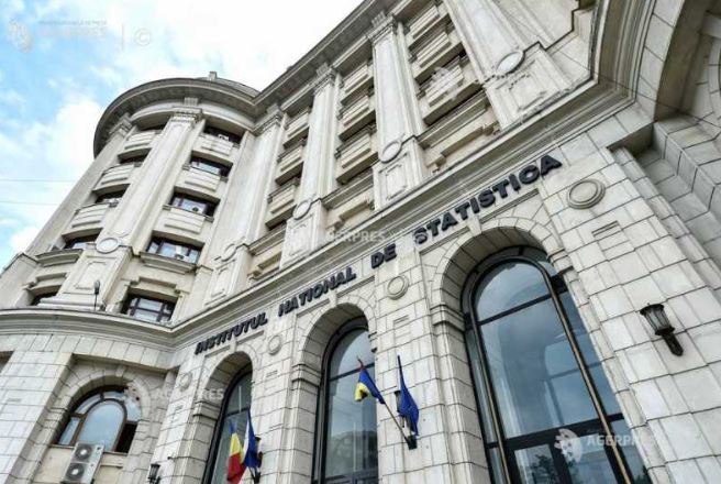 Salariul mediu net din România a scăzut cu peste 2% în luna august, conform datelor INS