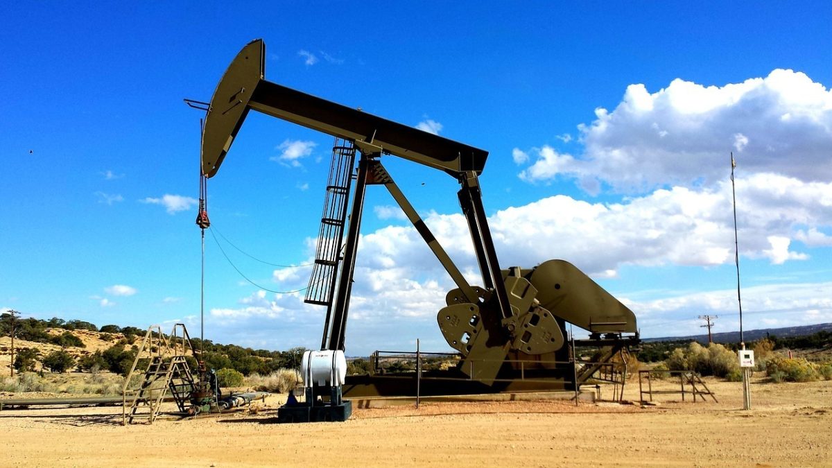 Prețurile petrolului cresc sub presiunea atacurilor houthi asupra infrastructurii din Arabia Saudită