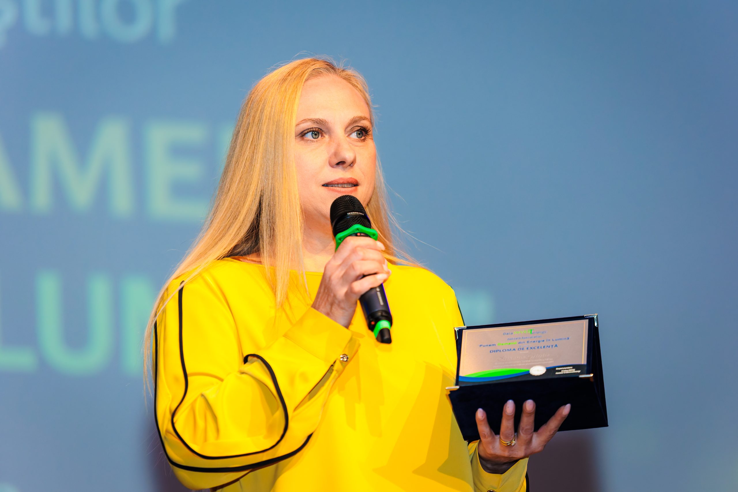 Simona Gigiu, Director Adrem, a fost premiată la Gala InvesTenergy pentru performanța în sectorul energetic