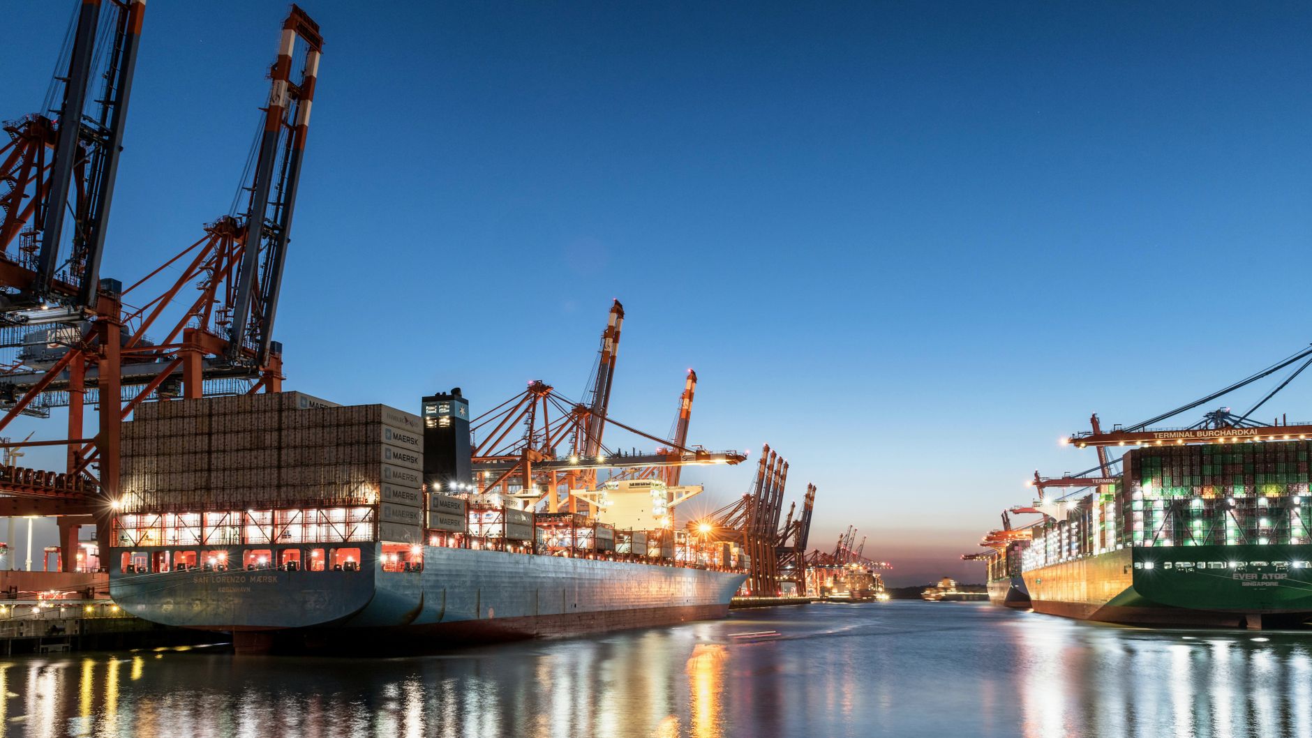 Exporturile Chinei au accelerat masiv în septembrie, excedentul comercial depășind 900 de miliarde de dolari