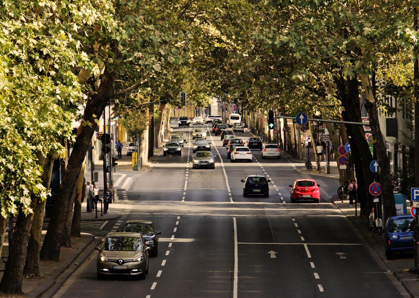 Producătorii auto chinezi accelerează investițiile în Europa pentru a evita noile reguli de localizare